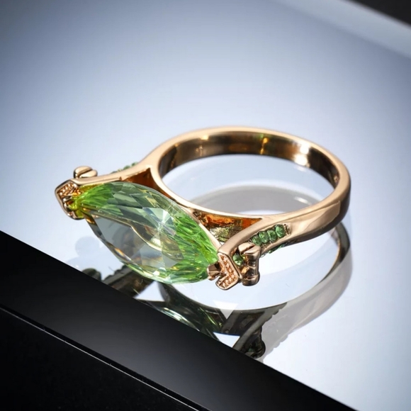 🎀18k/925 Peridot Horse Eye Ring - Picture 2 of 5